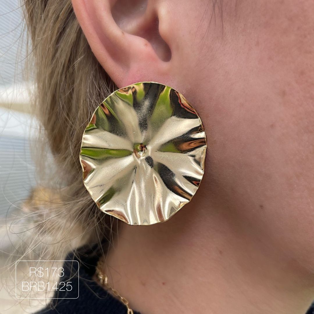 Brinco Liso Vitória Régia Dourado